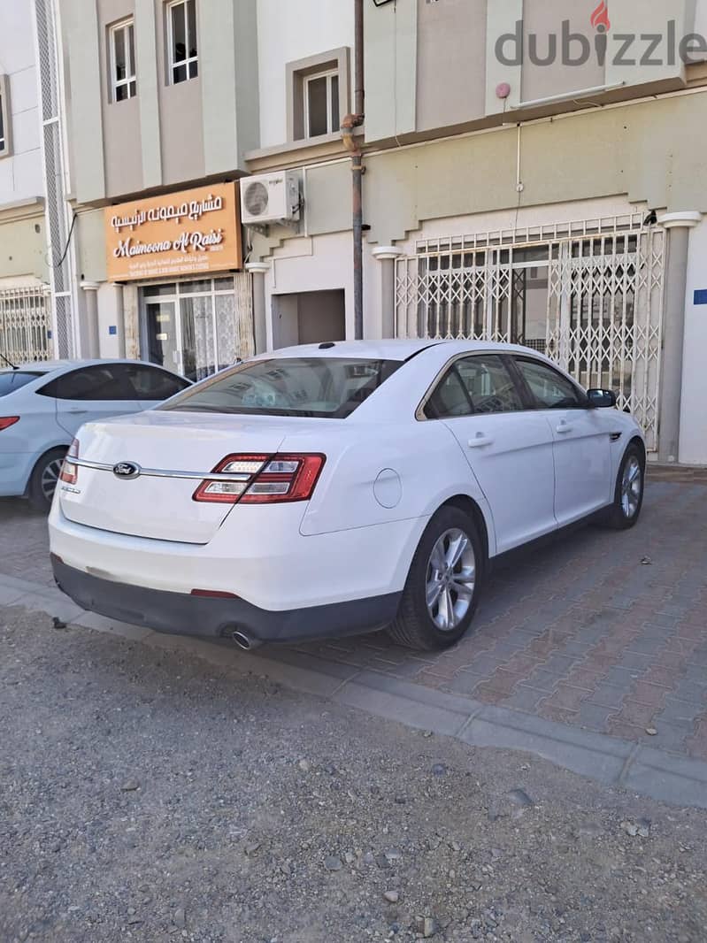 Ford Taurus 2013 1