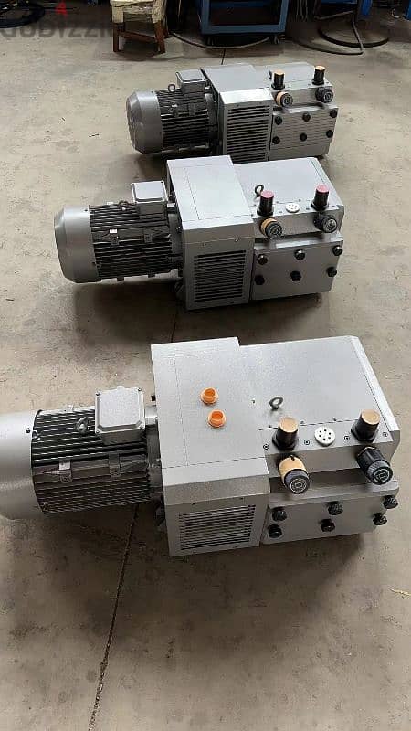 vacuum pump 10