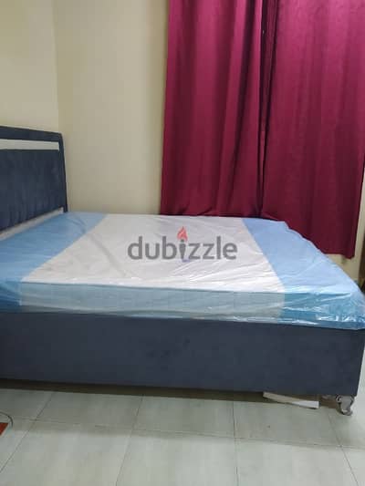 queen size bed for sell contact no:78380674