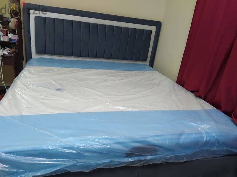 queen size bed for sell contact no:78380674 2