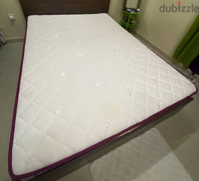 Queensize Mattress 150*200 include bedframe