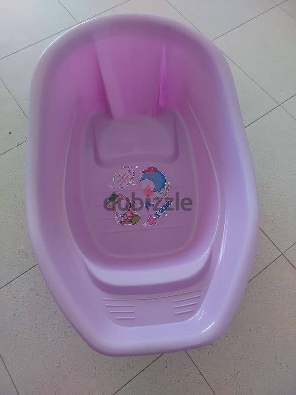 bath tub 600 bz ,toys, boll,etc items. . minimum price  for children 19