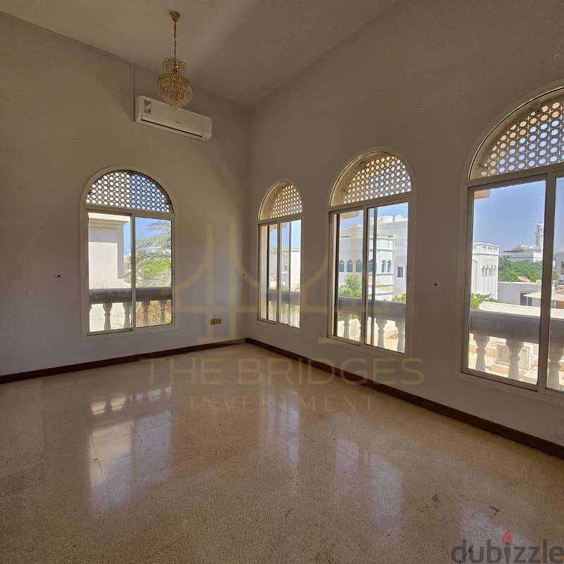 Excellent standalone villa located in Shatti Al Qurum 9