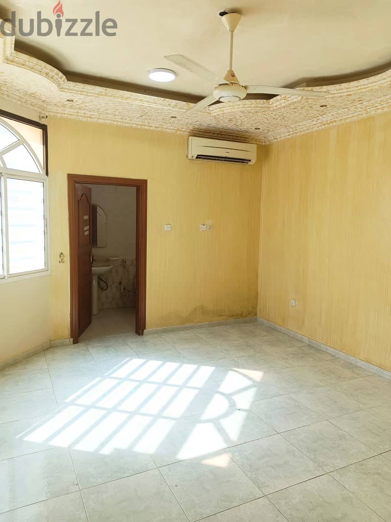 "SR-AM-688 *Villa for Rent in Al Mawaleh South - Spacious & Comfortab 4