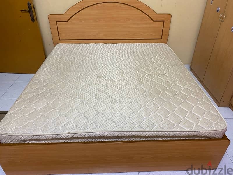 مرتبة مستعملة للبيع ( king size ) Just used Mattress مقاس 190x180 2