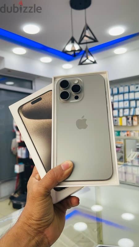 iPhone 15 Pro Max, 256gb Natural Titanium Arabic 0