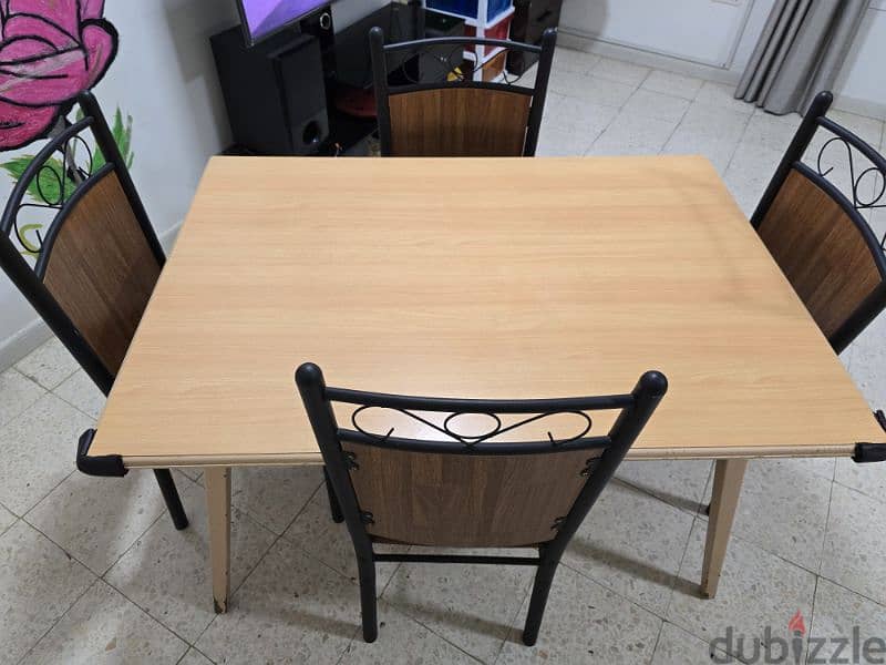 Dinning table with 4 chair good condition not much used 0