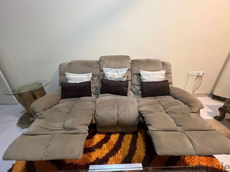 3 seater recliner with carpet 1