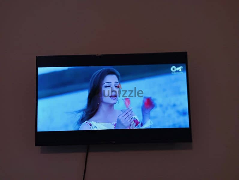 urgent sale TCL 32 smart HD TV 3