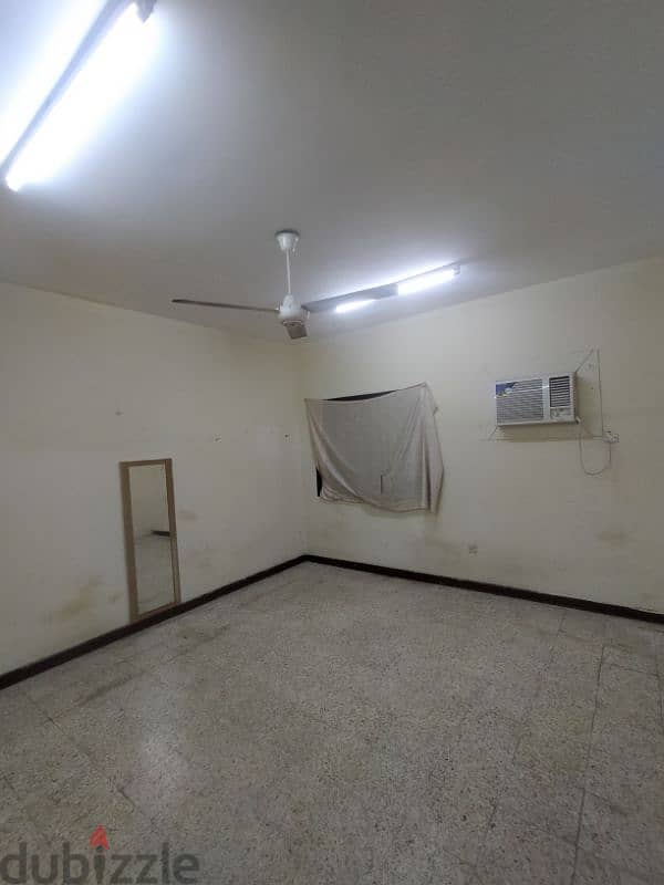 room Available good condition near musqat pharmacy 1