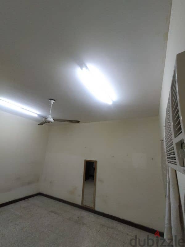 room Available good condition near musqat pharmacy 2