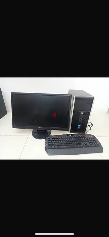 Computer with monitor and keyboard كمبيوتر مع شاشة ولوحة مفاتيح 0