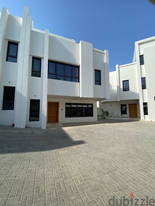 Villa for rent in qurum- 4 bedrooms 12