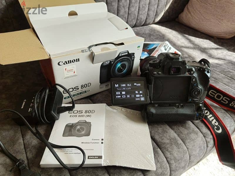 كاميرا canon 80d شبه جديدة استخدام بسيط مع عدسه 18•135 ممتازة 0