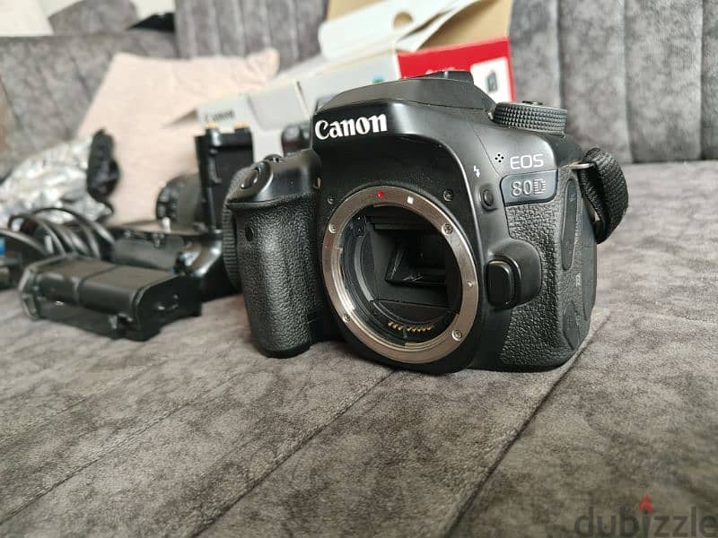 كاميرا canon 80d شبه جديدة استخدام بسيط مع عدسه 18•135 ممتازة 3