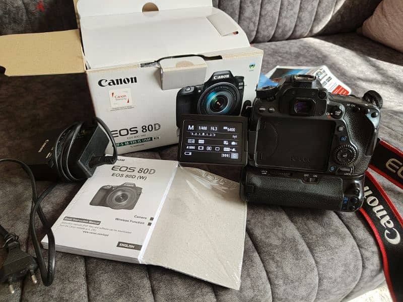 كاميرا canon 80d شبه جديدة استخدام بسيط مع عدسه 18•135 ممتازة 8