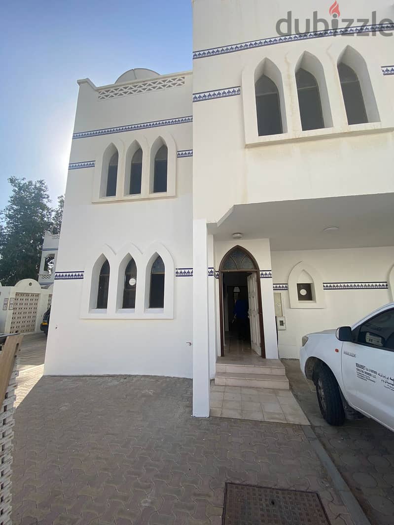 For Rent 4 Bhk Villa In Shatti Al Qurum 3