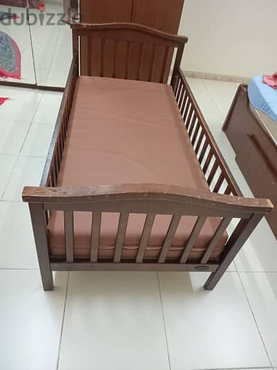 junior's baby crib