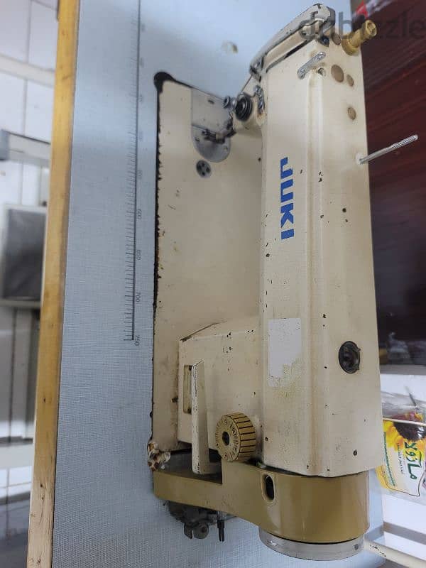 juki machine. end overlock machine. 4