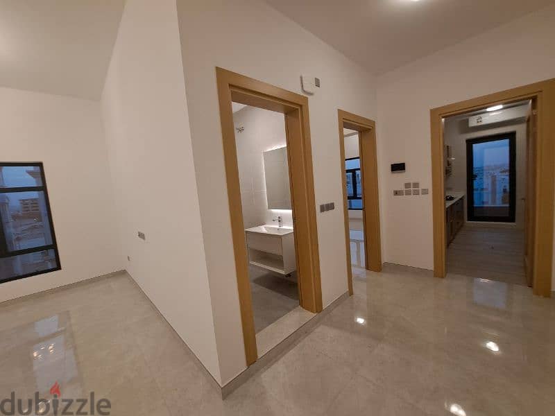 very nice modern flat in south Ghubrah 1