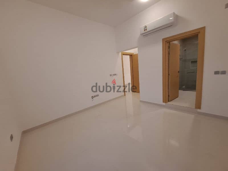 very nice modern flat in south Ghubrah 6