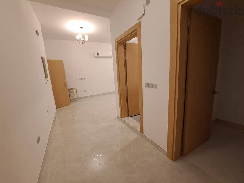 very nice modern flat in south Ghubrah 11