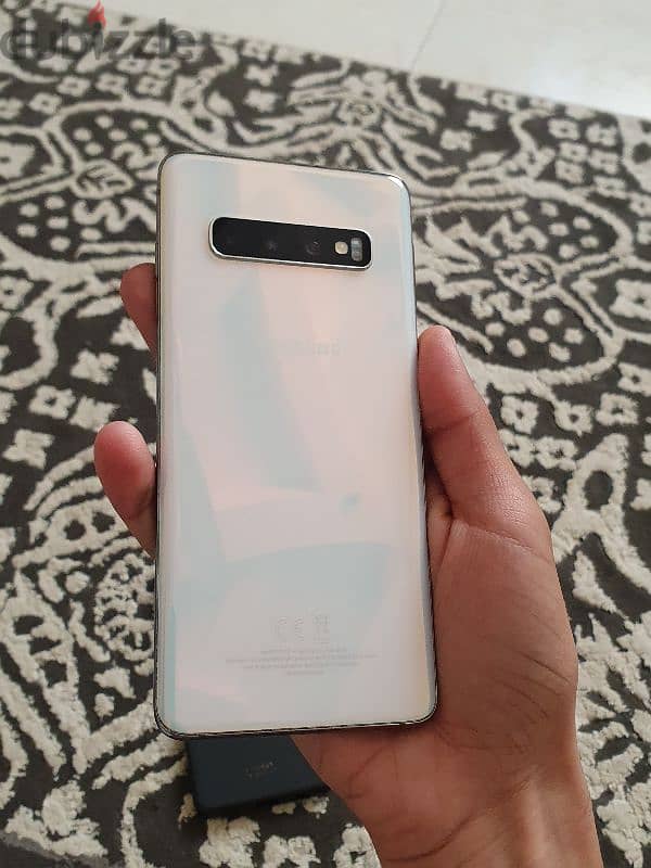 Samsung S10 (dual sim) 128gb 8gb almost new condition 0