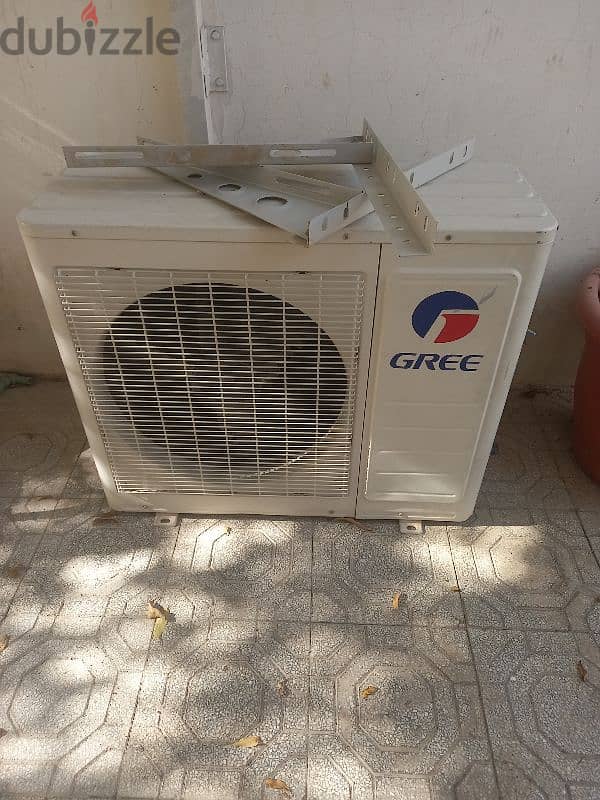 selling ma Ac almost new used it only one year. 1