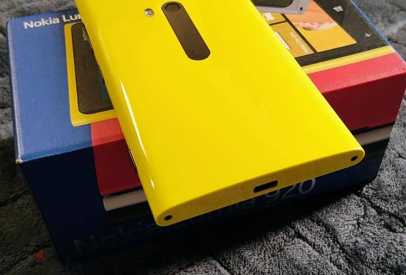 Extremely Rare Nokia Lumia 920 Yellow Brand New Never Used 2