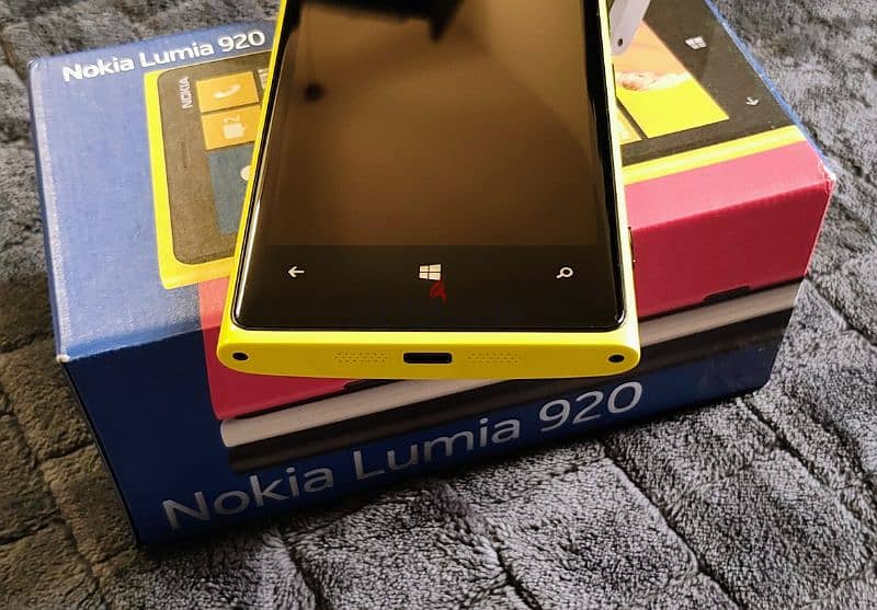 Extremely Rare Nokia Lumia 920 Yellow Brand New Never Used 11