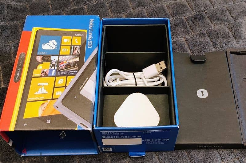 Extremely Rare Nokia Lumia 920 Yellow Brand New Never Used 13