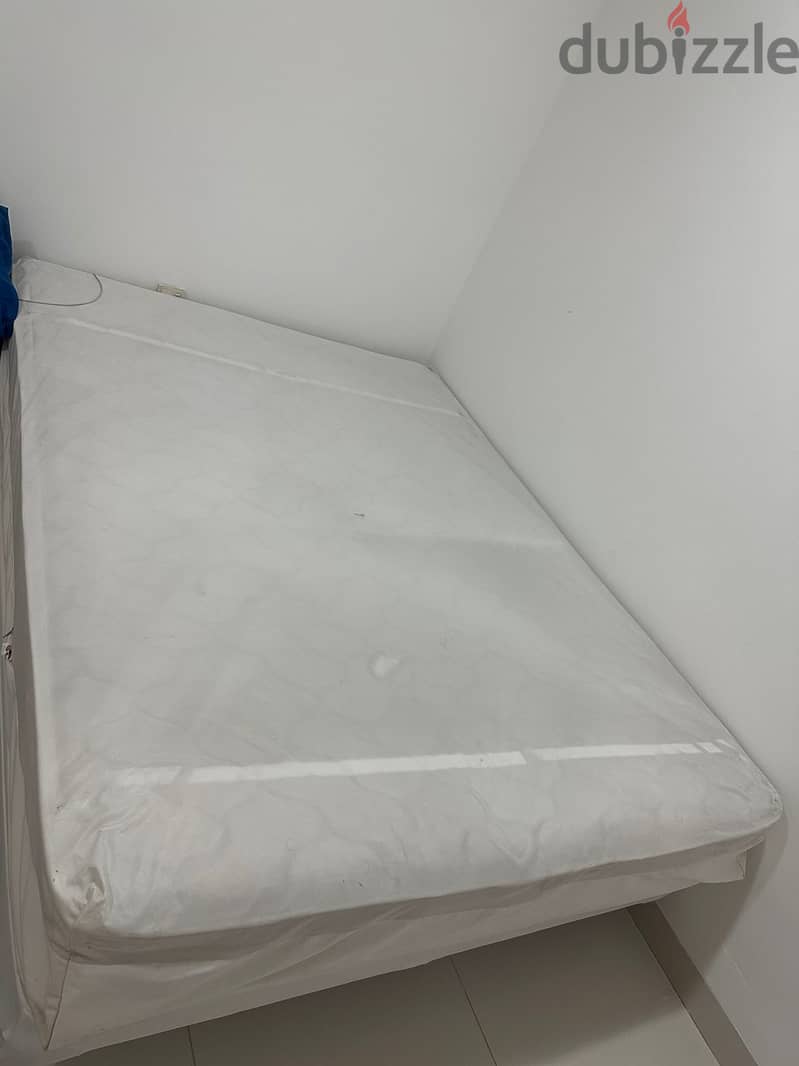 Metal frame bed with  mattress i 1