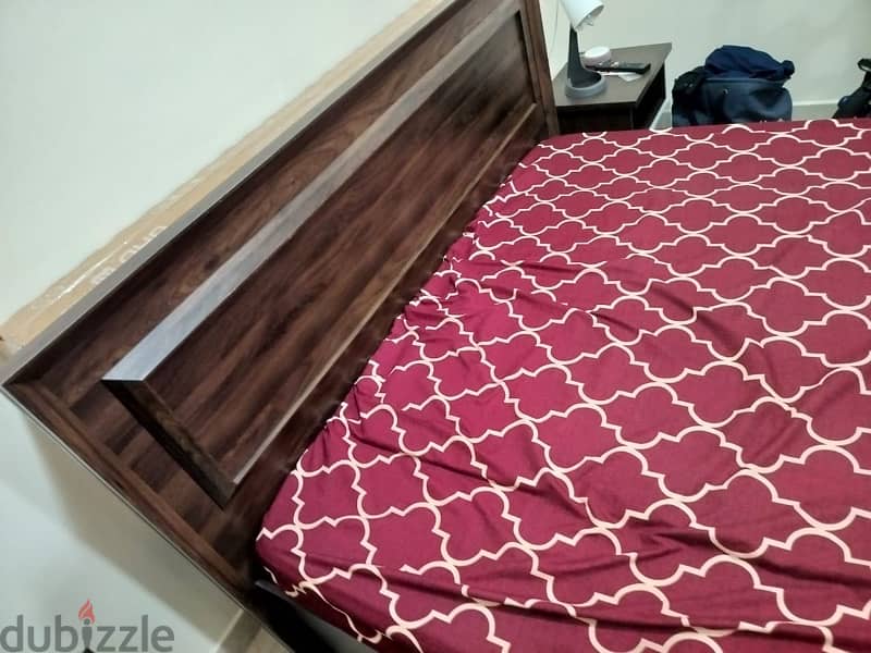 Queen size bed with huge storage (mattress included) 2