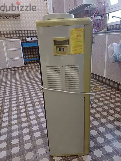 Dispenser, Excellent condition and fit for Hot summers