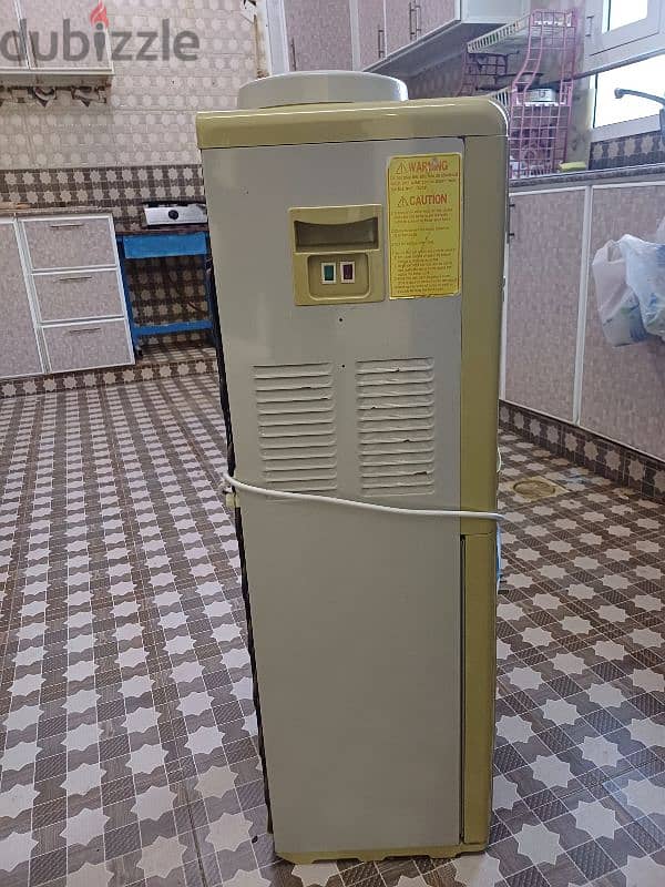 Dispenser, Excellent condition and fit for Hot summers 0