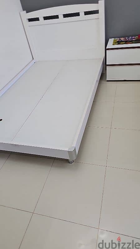 White classy single bed and mattress 0