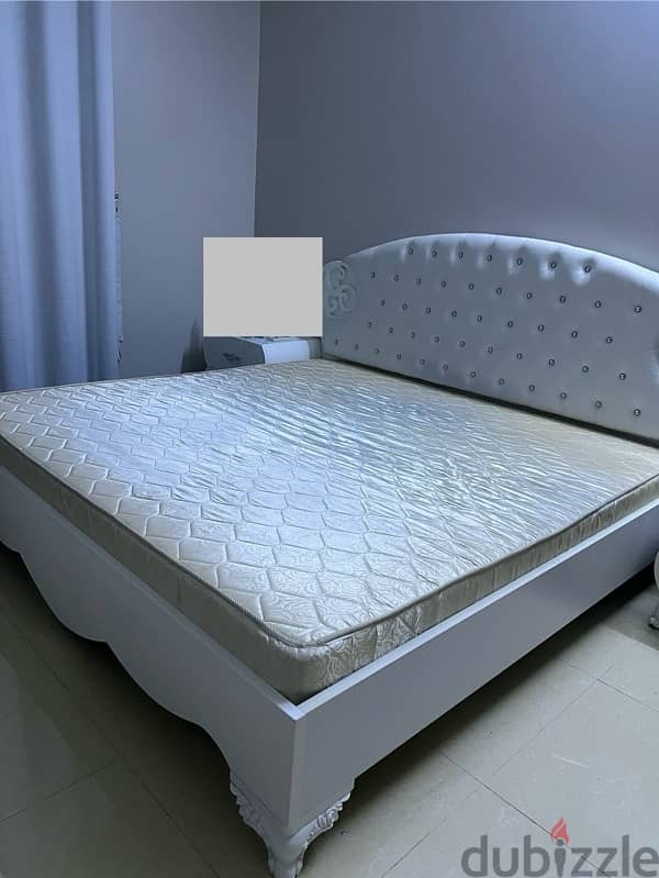 King size bed for sale 0