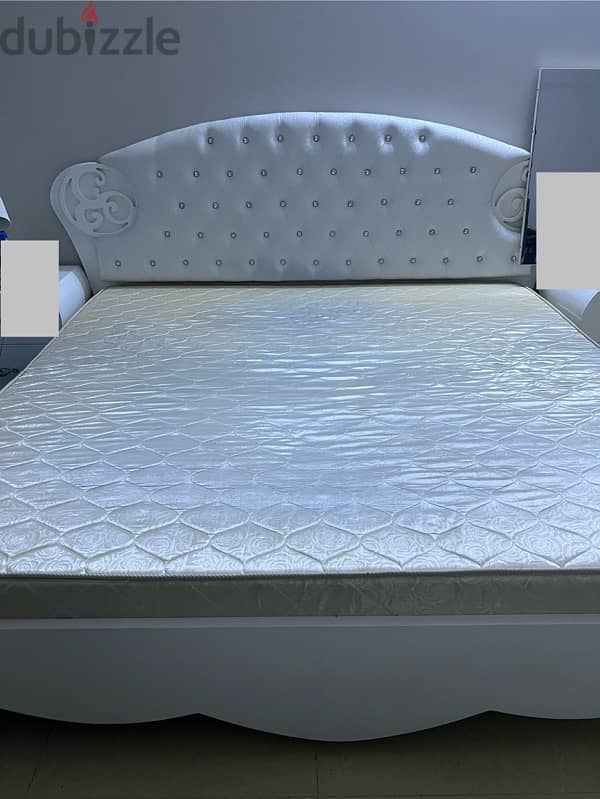 King size bed for sale 1