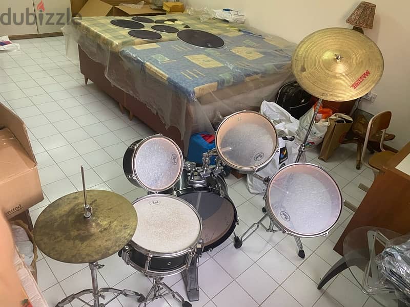 pearl drum set with drum sticks 2