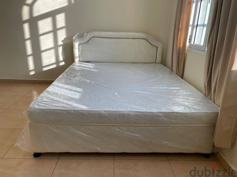 QUEEN SIZE BED 3