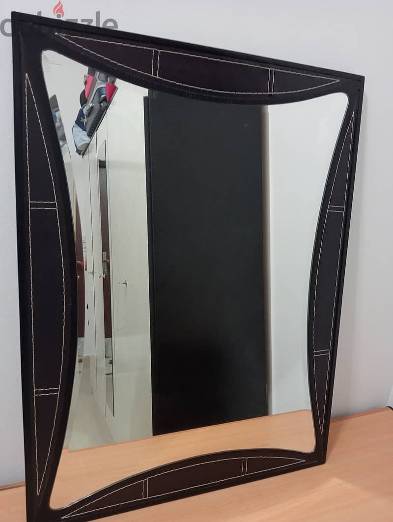 Good condition mirror for sale 0