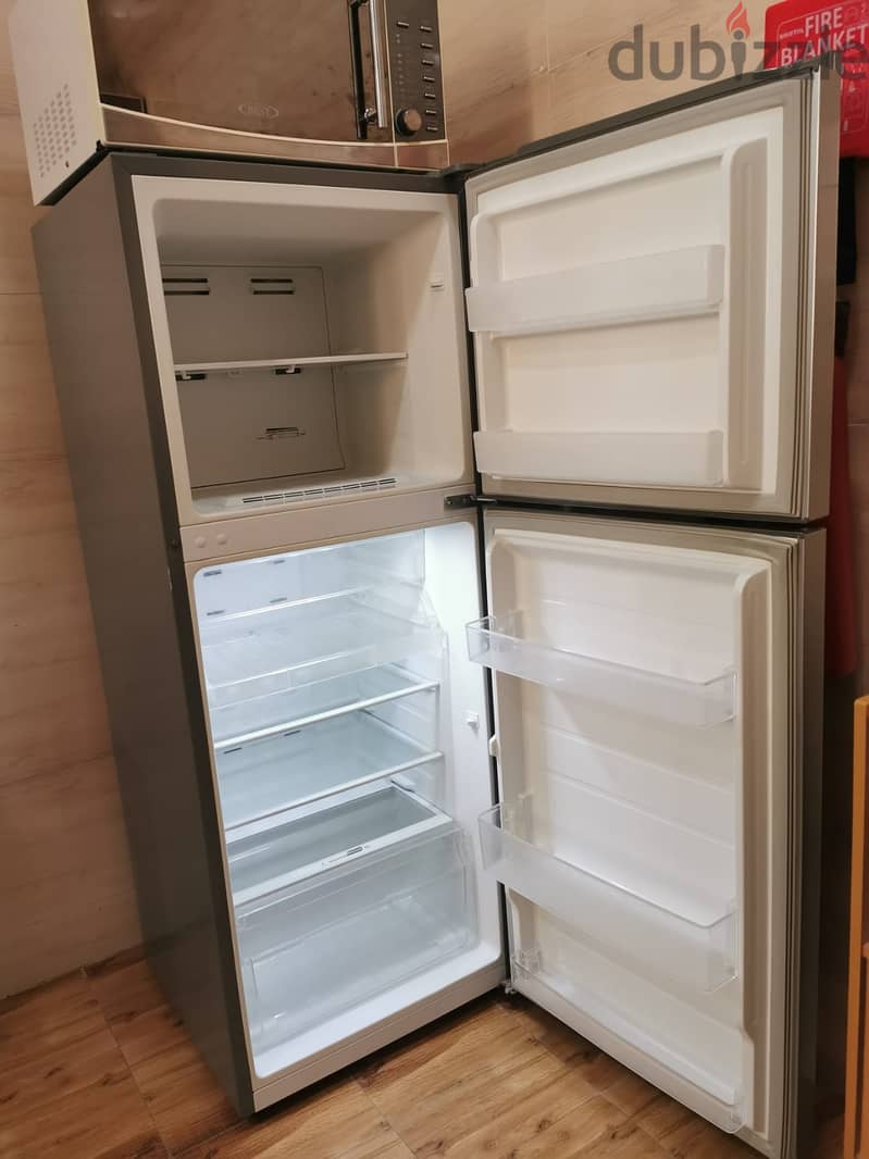 ثلاجة متوسطة الحجم بحالة ممتازة جدا Double Door Refrigerator in Excel 1