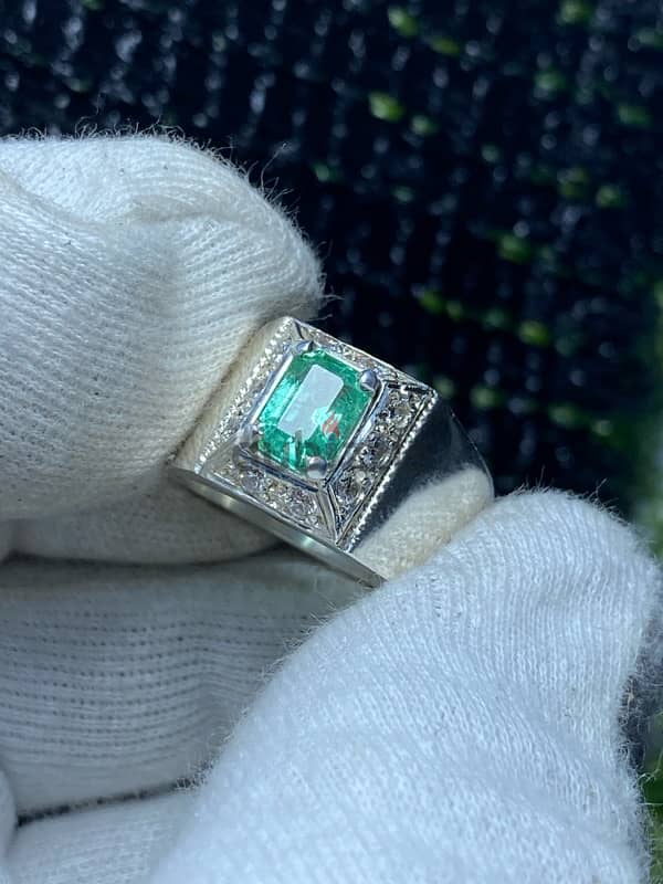 Emerald (زمرود) 1.5cts approx 5