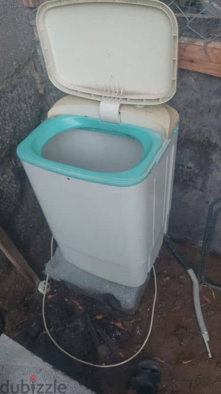 good condition washing machine available 5 kg 1