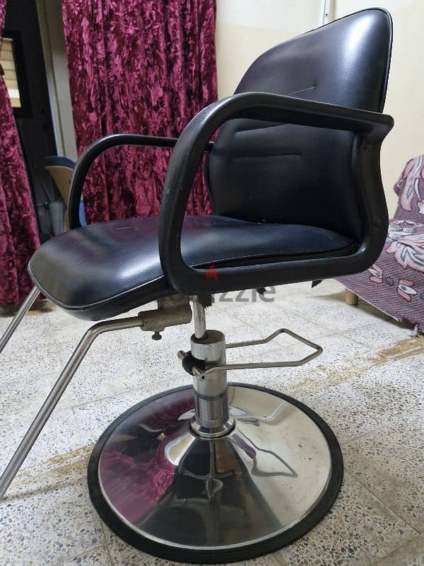 Hair Cutting Chair 1