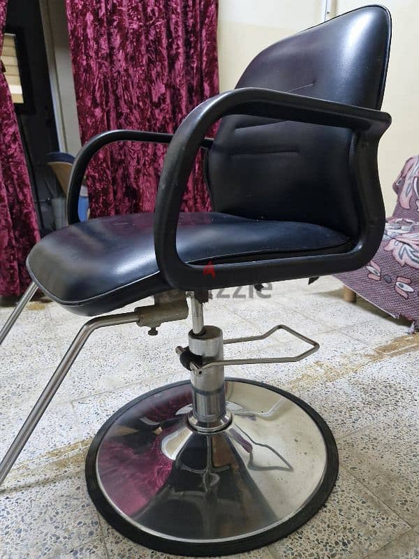 Hair Cutting Chair 2