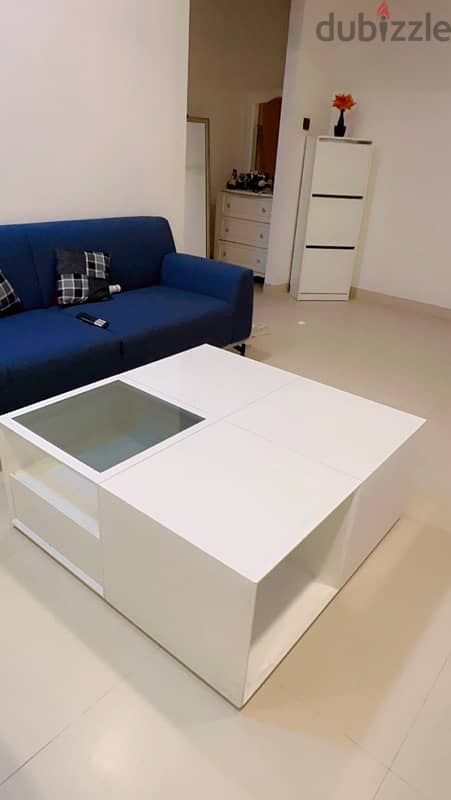 coffee table in very good condition 0