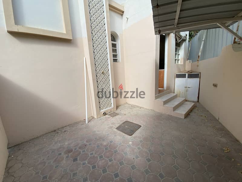 2Me3-Nice 4BHK Villa For Rent in North Ghubrah 18