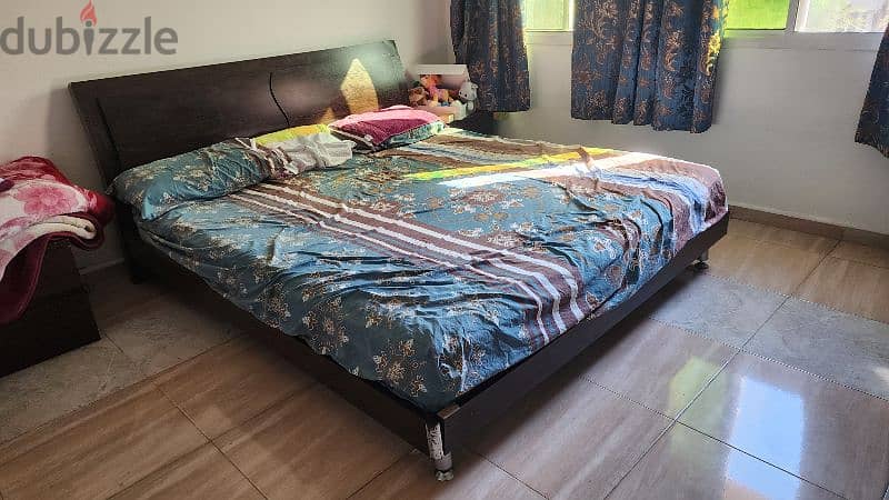 180 x 200 Bed without Mattress + 2 side tables 0