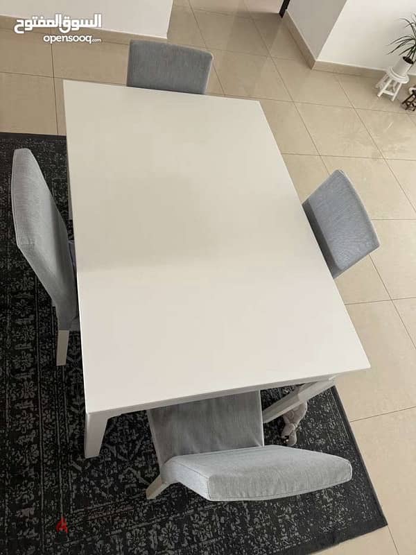 dinning table 0